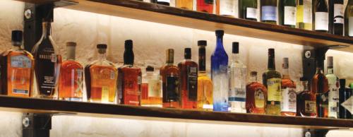 The restaurant offers a full-service bar with all wine selections offered by the glass and by the bottle, and no bottles exceeding $50. Happy hour is offered weekdays from 2:30-6:30  p.m., with mimosas discounted during Sunday brunch.