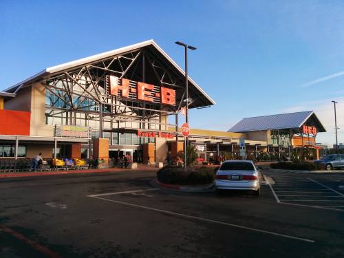 Texas-based grocer H-E-B is moving forward with a new store in Hutto.