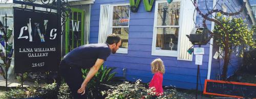 The bubble maker in front of Old Town Springu2019s Lana Williams Gallery draws visitors to the shop. The family-run business is more than 25 years old.