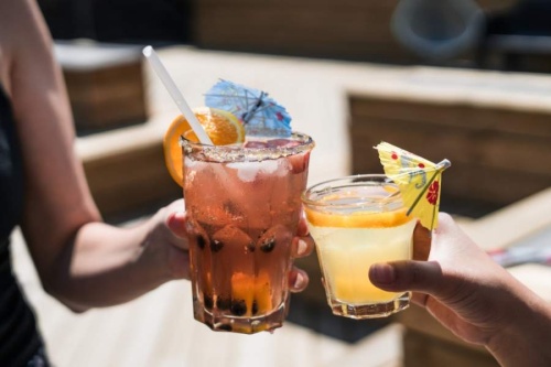 Although Texas restaurants will begin to open May 1, to-go alcohol sales will be allowed to continue, according to the Texas Alcoholic Beverage Commission. (Courtesy Pexels)