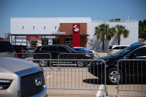 Jollibee opened with a fanfare of cars wrapped around its parking lot midday Aug. 20. (Liesbeth Powers/Community Impact Newspaper)