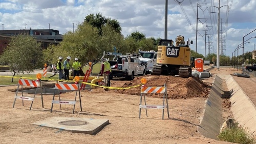 Crews have been working on assessing and repair a main water pipeline in Gilbert. (Tom Blodgett/Community Impact Newspaper)