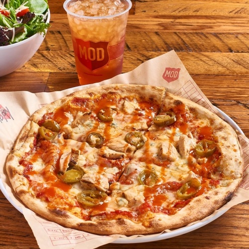 The restaurant serves pizzas that can be customized in multiple ways, including picking a size, sauce, cheese and toppings. (Courtesy MOD Pizza)