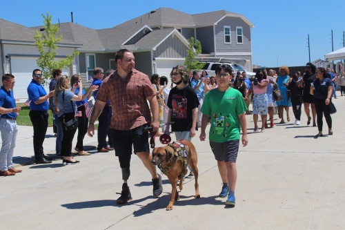 Army Sgt. James Ford walked to his new home, cheered on by a crowd from the community May 26. (Kayli Thompson/Community Impact Newspaper)