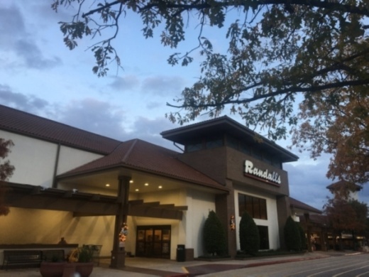 The Randall's stores in Panther Creek and Grogan's Mill in The Woodlands will close in February. (Vanessa Holt/Community Impact Newspaper)