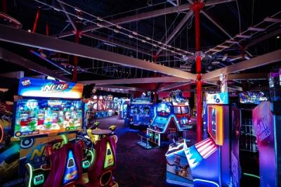 Entertainment venue Pinstack opens in North Austin | Community Impact