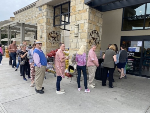 Voters in western Travis County wait in line March 3 at the Randall's location in Lakeway. (Brian Rash/Community Impact Newspaper)