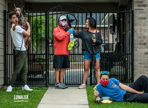 Cypress photographer Shannon Valentine captures portraits of families on their front porches during the coronavirus outbreak. (Courtesy Lunalux)
