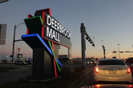 Deerbrook Mall is set to open select stores April 24 following Gov. Greg Abbott's order allowing retailers to sell items to go. (Kelly Schafler/Community Impact Newspaper)