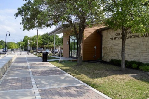 Leander City Council approved 23 more grants to local businesses during the May 7 executive session. (Taylor Girtman/Community Impact Newspaper)