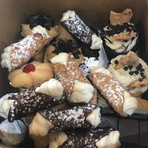 Dolce & Cannoli Pizza Cafe hosted a soft opening May 6 at 20131 Hwy. 59 N., Ste. 1150, Humble, in the Deerbrook Mall. (Courtesy Dolce & Cannoli Pizzeria)