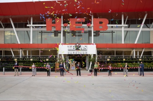 H-E-B held a ribbon-cutting earlier this week before the store officially opened June 10.  (Courtesy H-E-B)