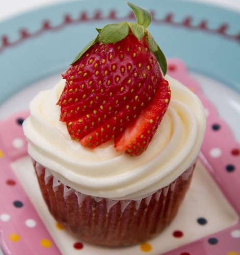 Suga's Cakery will open a permanent food trailer in downtown Pflugerville this summer, in front of the Old Gin Property. Popular flavors include Strawberry De La Creme. (Courtesy Suga's Cakery)