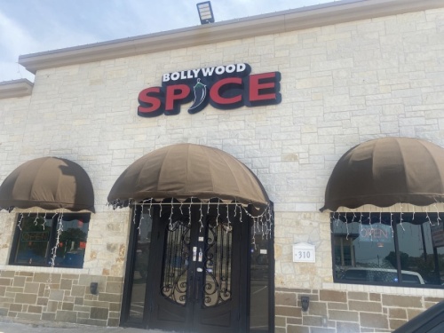 The restaurant and hookah bar serves a variety of Indian food, such as chicken tikka masala and tandoori roti. (Makenzie Plusnick/Community Impact Newspaper)