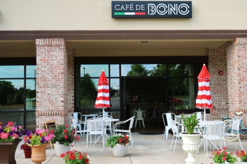 Cafe De Bono patio