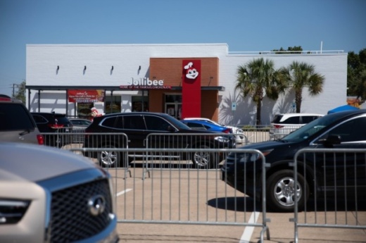 Jollibee opened with a fanfare of cars wrapped around its parking lot midday Aug. 20. (Liesbeth Powers/Community Impact Newspaper)