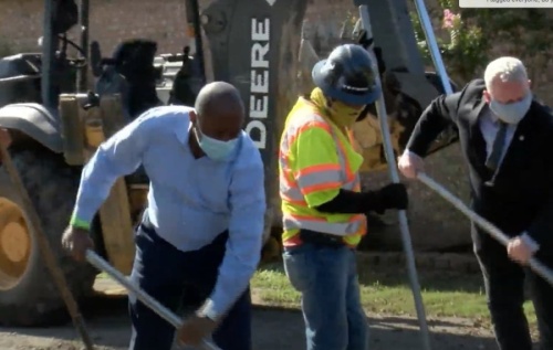 Mayor Sylvester Turner announced his new street rehabilitation initiative Sept. 15. (Courtesy HTV)