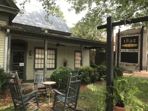 1892 in Leiper’s Fork is named for the year the house in which it operates was built. The historic home sits on Old Hillsboro Road, right in the middle of the small community.  (Wendy Sturges/Community Impact Newspaper)