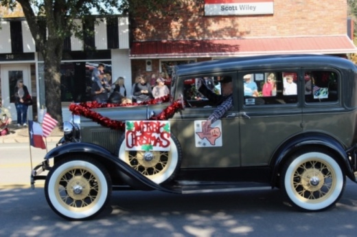 In the 54th annual Tomball Holiday Parade, local schools, businesses and community groups traveled down Main Street. (Anna Lotz/Community Impact Newspaper)