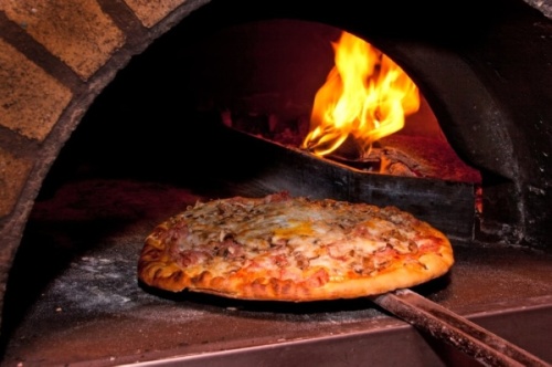 The restaurant will serve brick-oven pizzas. (Courtesy Adobe Stock)