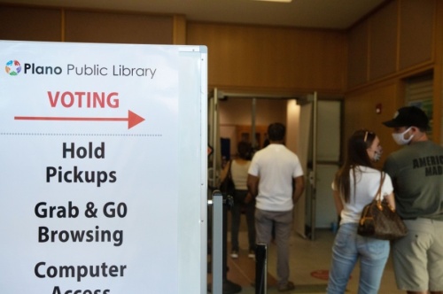 Wait times were around 30 minutes at Plano's Davis Library following the first wave of voters in the morning of Oct. 13. (Liesbeth Powers/Community Impact Newspaper)