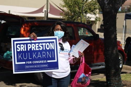 Dr. Pauline Igwe encouraged voters at the Missouri City Community Center to vote for Sri Preston Kulkarni and other Democrats. (Claire Shoop/Community Impact Newspaper)