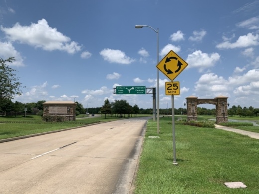 The project will replace the roundabout on Pearland Parkway with a traffic circle. (Papar Faircloth/Community Impact Newspaper)