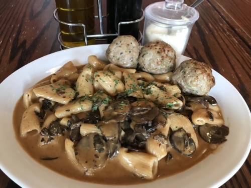 Palermo Pasta House specializes in artisanal pizza and freshly made pasta. It offers 28 different sauces as well as vegetarian and vegan options. (Courtesy Palermo Pasta House)