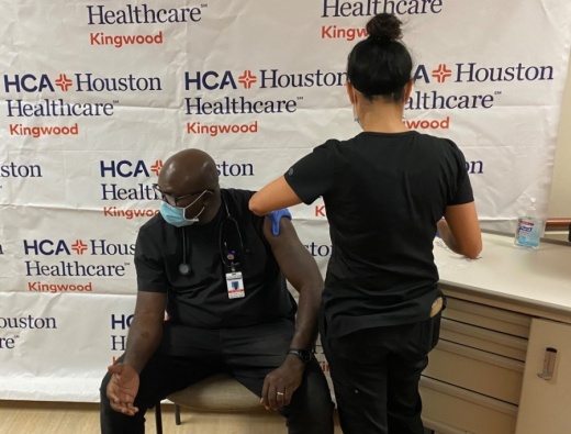 HCA Houston Healthcare Kingwood nurse Erica Reyes administers the first dose of the Pfizer COVID-19 vaccine to Dr. Akinyinka Ajelabi, a pulmonologist, on Friday, Dec. 18. (Courtesy HCA Houston Healthcare Kingwood)
