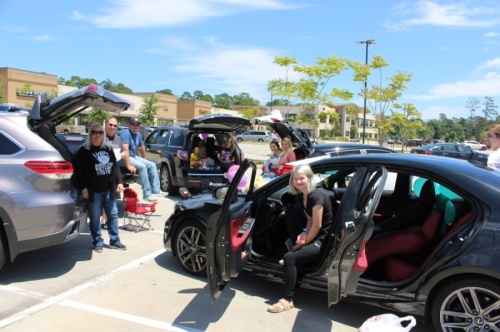 From her car in a parking lot April 15, Kingwood resident Sherrie Jennings celebrated her birthday surrounded by her family. (Kelly Schafler/Community Impact Newspaper)