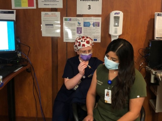 Photo: a woman receives a vaccine