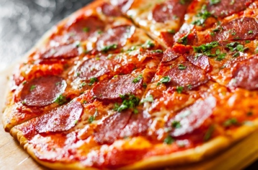 The restaurant, in addition to pizza, will offer various appetizers that include pasta, wings, salad and desserts. (Adobe Stock)