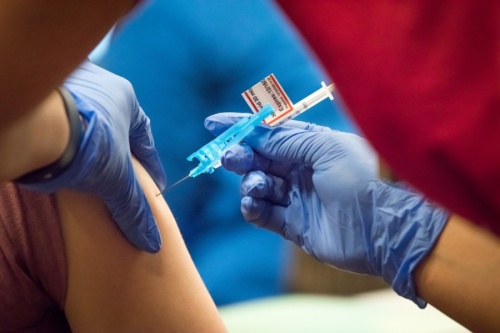 PHoto of a vaccine being administered