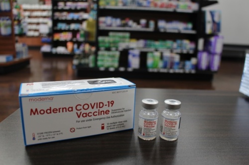The independent pharmacy went through 500 doses of the Moderna vaccine in nine days. (Eva Vigh/Community Impact Newspaper)