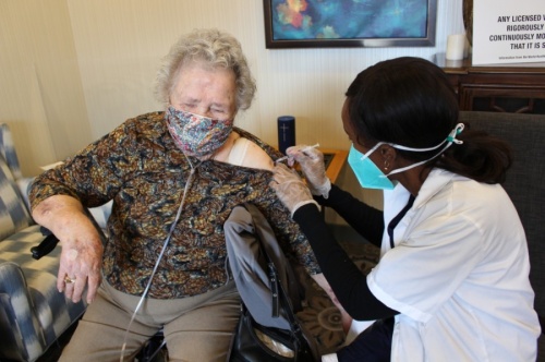 Wanda Yates, a resident of Parkview senior care in Frisco, received her first dose of the COVID-19 vaccine on Jan. 16 from CVS Pharmacy employee Catherine Njehu. (Francesca D'Annunzio/Community Impact Newspaper)
