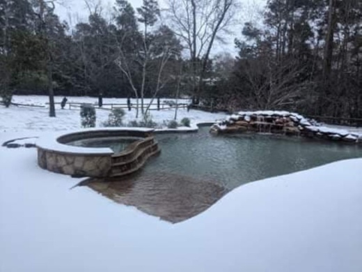 Spring Benders Landing in The Woodlands accumulated half an inch to an inch of snow. (Courtesy Tim Roadnight)
