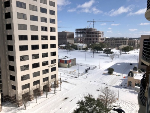 Snow covers downtown Austin at Lavaca and 15th streets. (Sally Grace Holtgrieve/Community Impact Newspaper) 