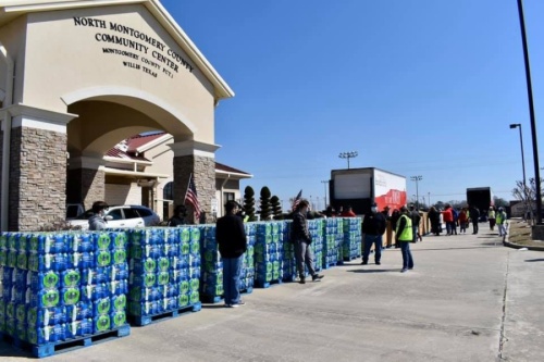 Volunteers from the food bank distribute clean drinking water. (Courtesy Montgomery County Food Bank)