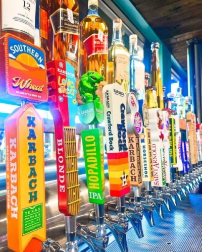 The Little Woodrow's Tomball location offers a full bar with Texas craft beers from Houston breweries such as Karbach Brewing Co. and Saint Arnold Brewing Co. (Courtesy Little Woodrow's)