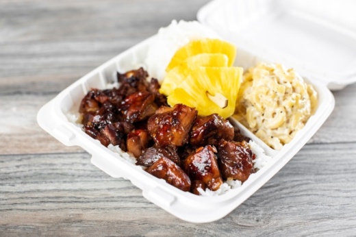 The restaurant's menu consists of classic Hawaiian lunches, which include a main protein, such as chicken, and rice, pineapple or macaroni salad on the side. (Courtesy Hawaiian Bros/Kathy Tran)
