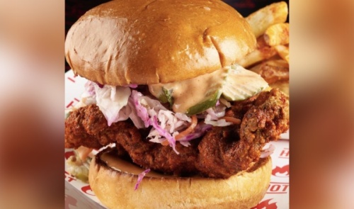 The fast-casual restaurant offers halal, dairy-free and peanut-free chicken sandwiches and tenders at various heat levels as well as sides, salads, tacos and alcohol-infused slushies. (Courtesy Hot Chicks Nashville Chicken)