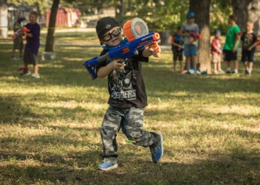 Father/Son Nerf War. (Courtesy New Braunfels Parks and Recreation Department)