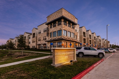 Features of the 249-unit community located near the San Marcos Outlet Malls include a resort-style pool, a volleyball court and a clubhouse. (Courtesy Kalterra Capital Partners)