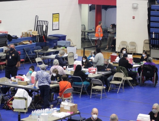 Photo of a vaccine clinic in a gym