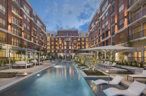 The Mark at CityPlace Springwoods Village features a resort-style pool with a separate lap pool, cabanas, and outdoor kitchen and dining areas. (Courtesy Public Content)