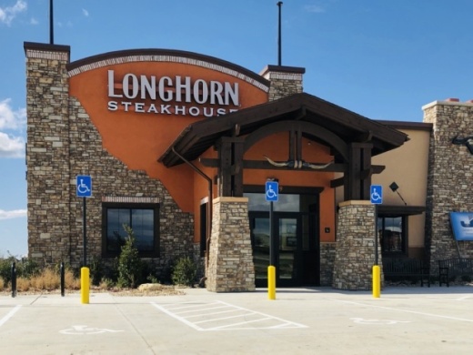 The entrance and sign at LongHorn Steakhouse