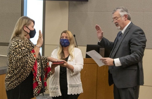 Amanda Parr (left) is sworn in as the new District 1 council member on May 10. (Courtesy City of Georgetown)