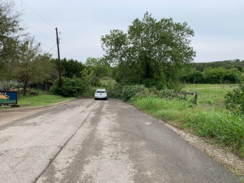 At issue at the May 25 Bee Cave council meeting is a proposed connection to Central Park off RM 620. Currently, a long driveway in that area has a dead-end at the park. (Greg Perliski/Community Impact Newspaper)