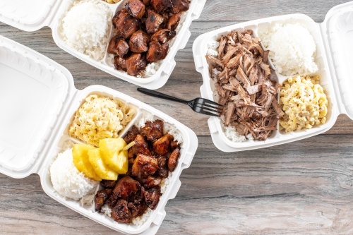 Notable menu items include the concept signature dish Huli Huli Chicken, which is marinated grilled teriyaki chicken, and Luau Pig, which is slow-roasted Kalua pork seasoned with Hawaiian sea salt. (Photo by Kathy Tran, courtesy Hawaiian Bros)