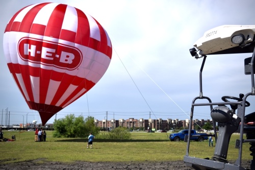 H-E-B balloon.